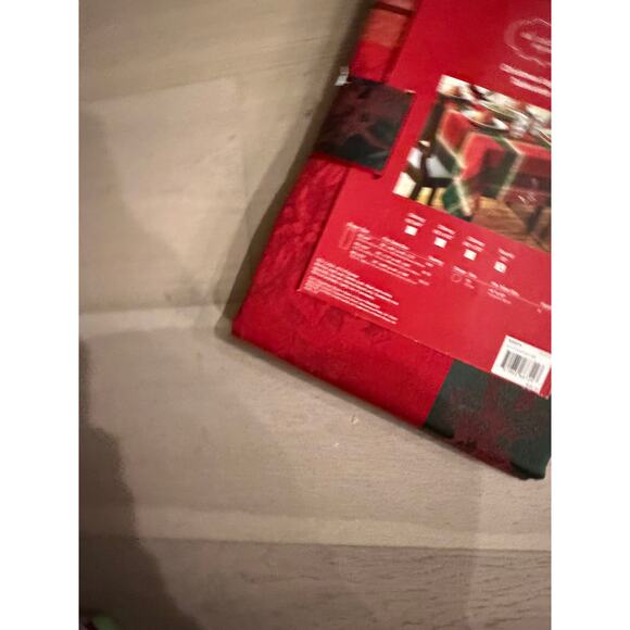 NWT St Nicholas Square Christmas table runner holiday festive party Xmas - Picture 4 of 6